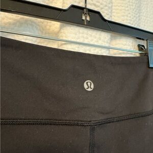 Lululemon Athletica Mid-Rise Leggings in Full-On Luon - Sz. 4